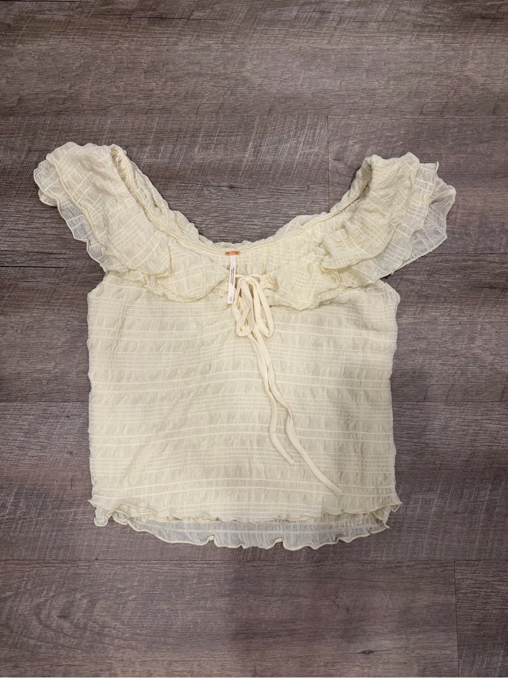 Free People Love You More Top Sz S Ruched Ruffle Flutter Sleeve Cream Coquette - Picture 2 of 6